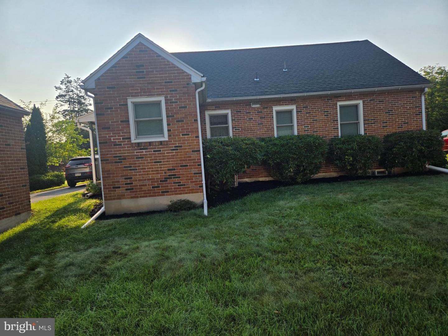 220 Edgewood Rd Property Photo 2
