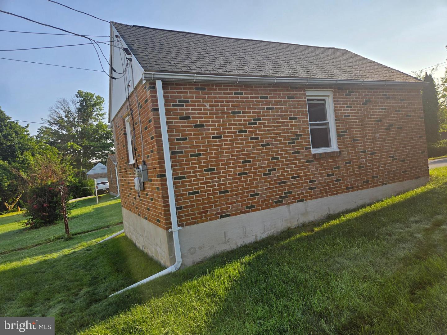 220 Edgewood Rd Property Photo 7