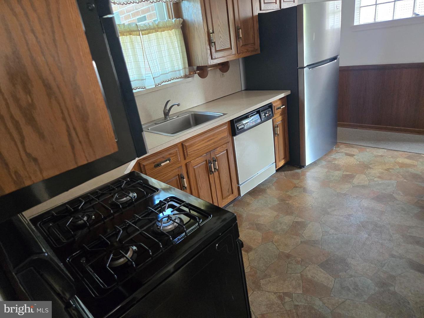 220 Edgewood Rd Property Photo 8