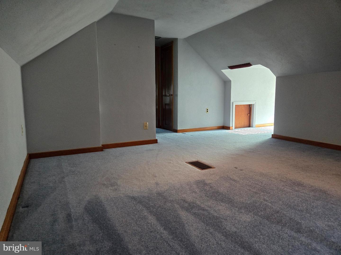 220 Edgewood Rd Property Photo 16