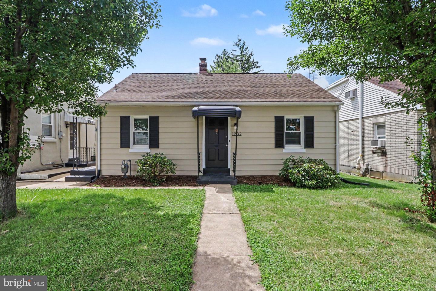 1232 Elm St Property Photo 1