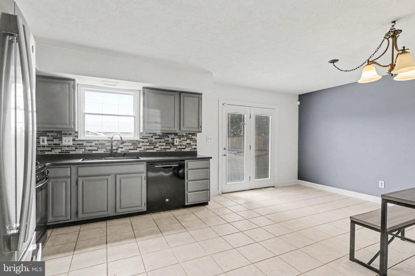 217 Georgetown Cir Property Photo 5