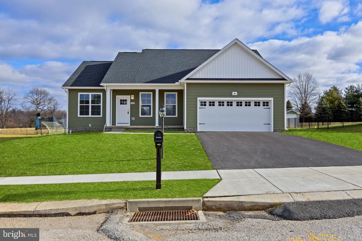 300 Steeple View Dr Property Photo 1
