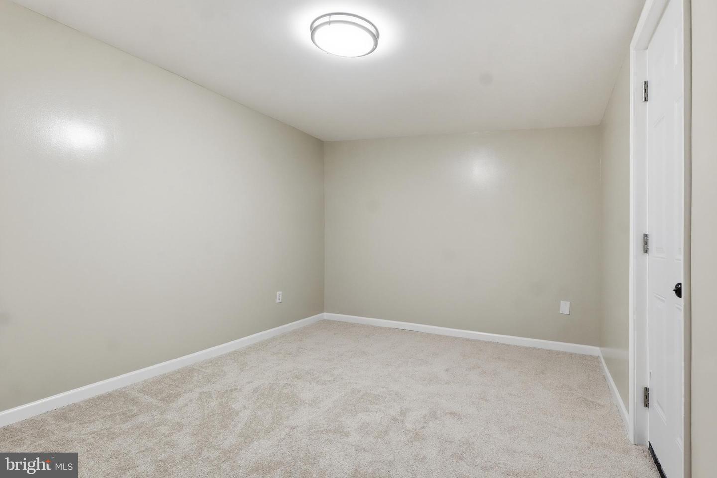 715 E Clarke Ave Property Photo 18