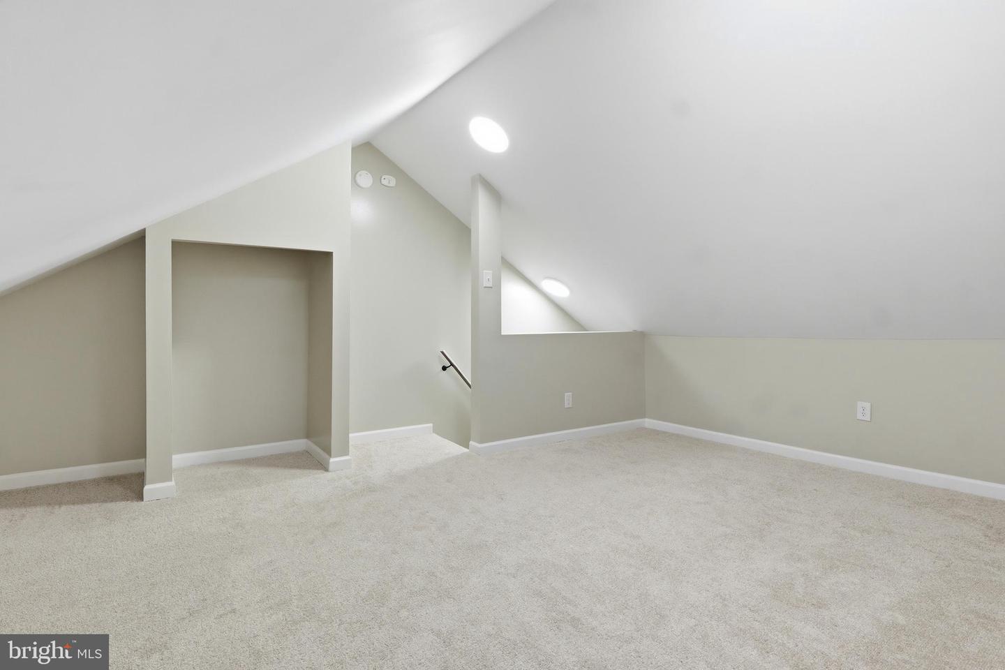 715 E Clarke Ave Property Photo 27