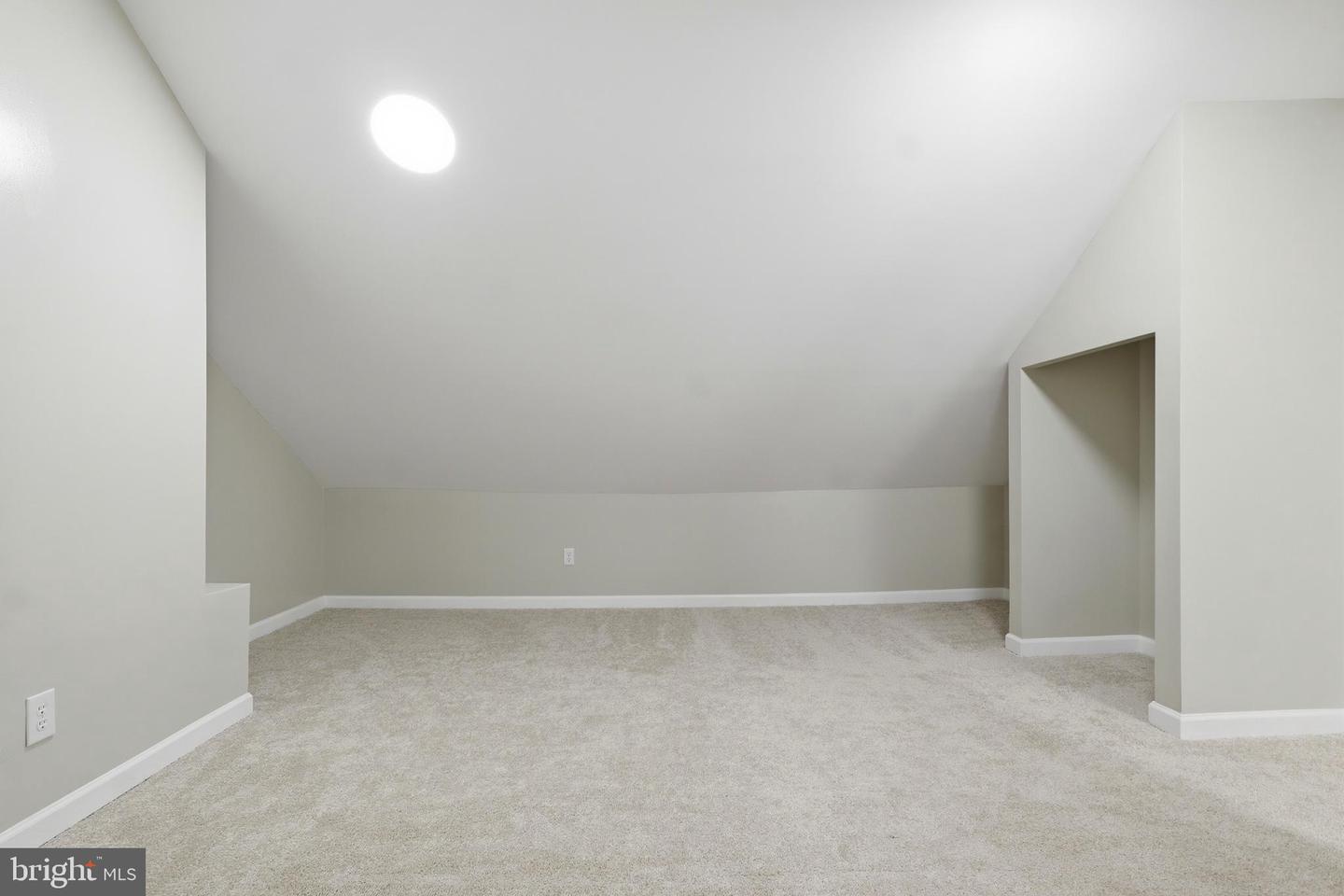 715 E Clarke Ave Property Photo 29
