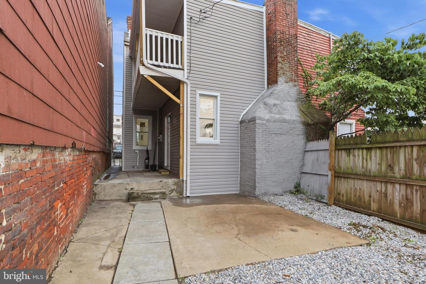 715 E Clarke Ave Property Photo 33