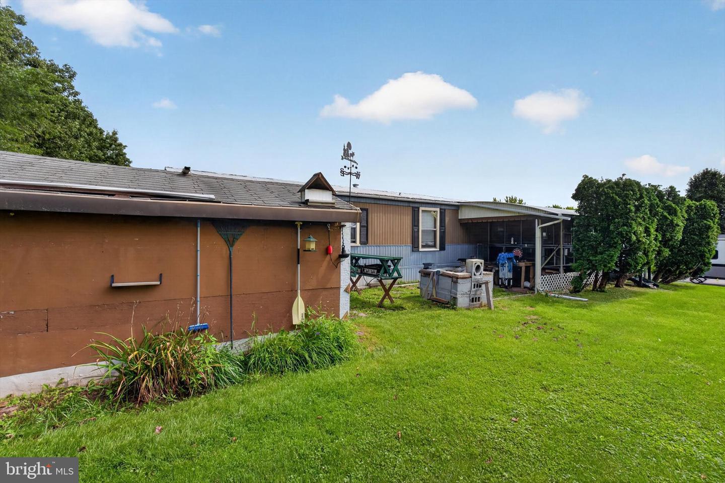 427 WALDORF DR
