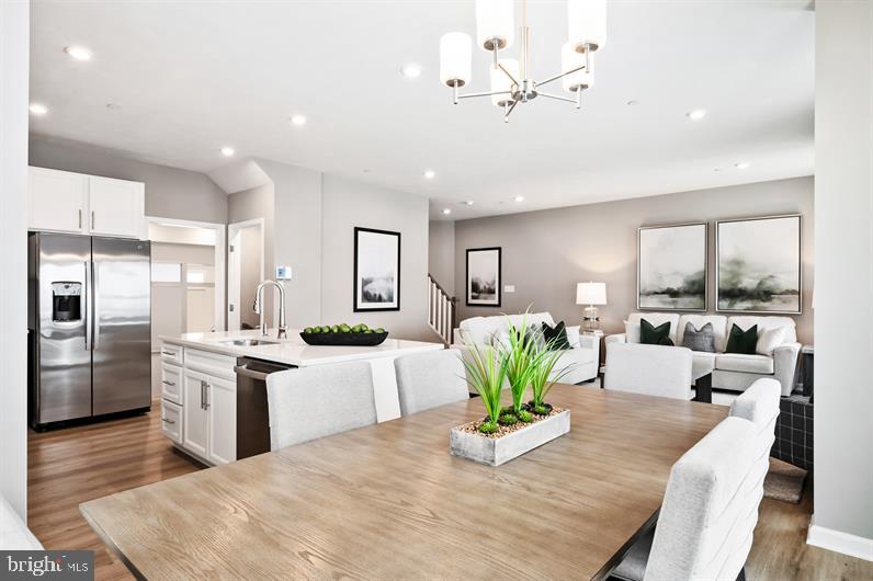 300 Pisa Ct Property Photo 8