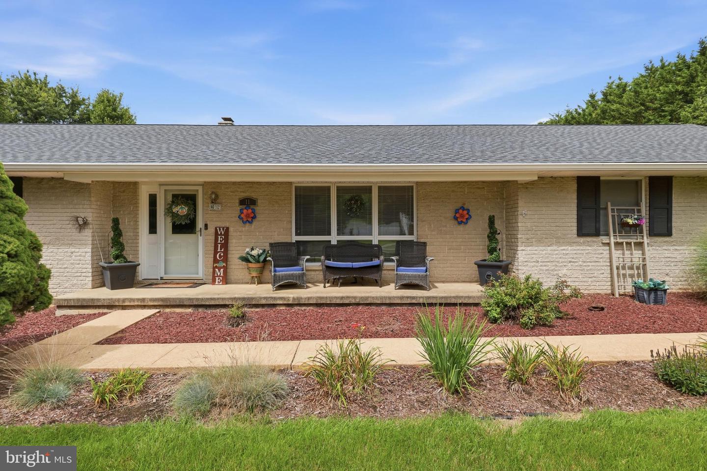11 Springwood Ave Property Photo 3