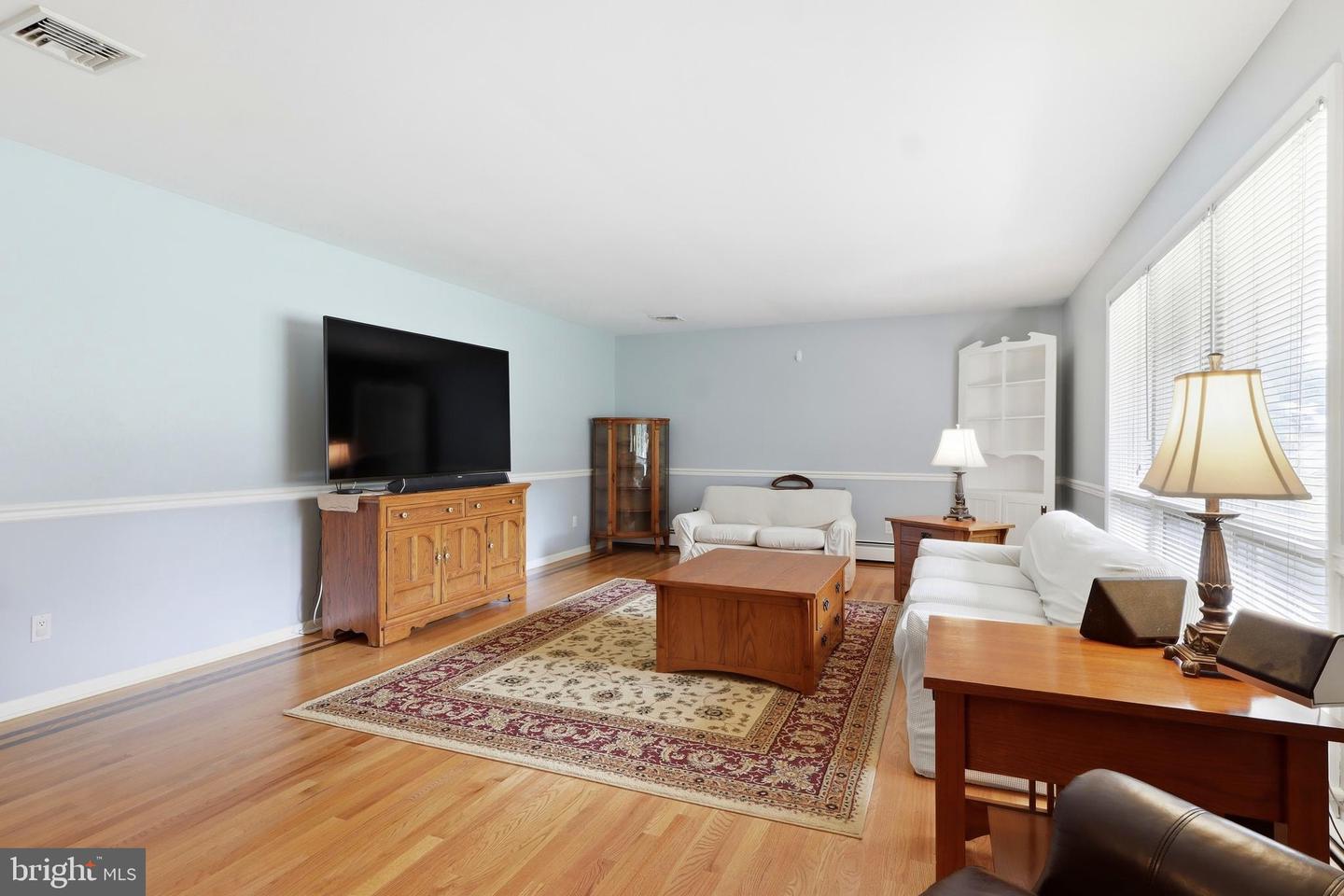 11 Springwood Ave Property Photo 4