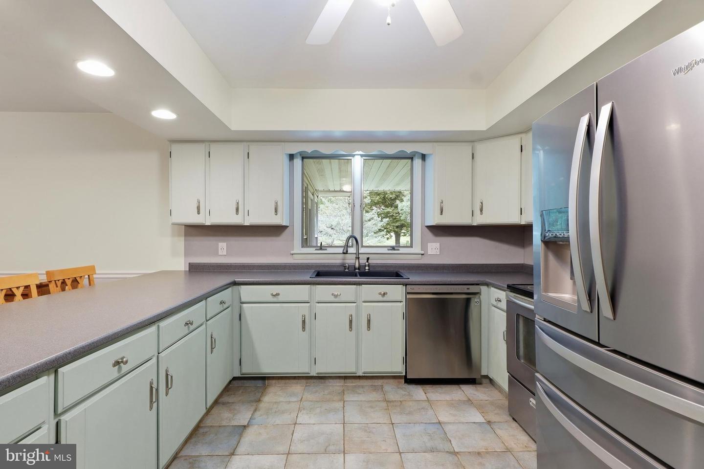 11 Springwood Ave Property Photo 13