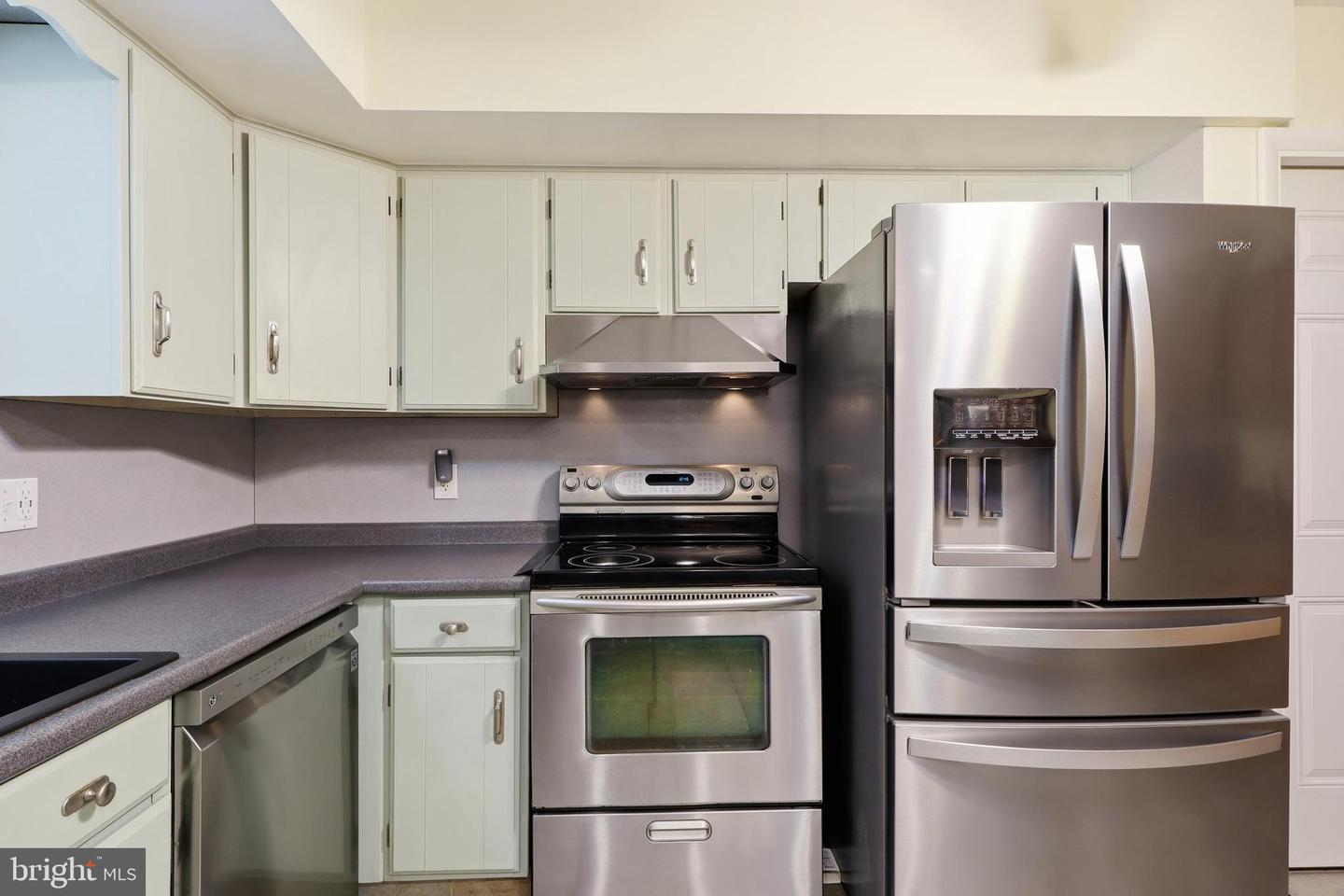 11 Springwood Ave Property Photo 16