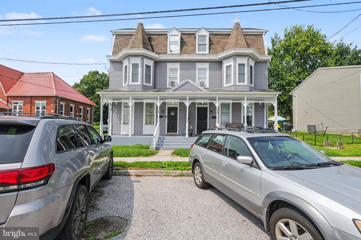 110 N YORK ST Property Photo 1