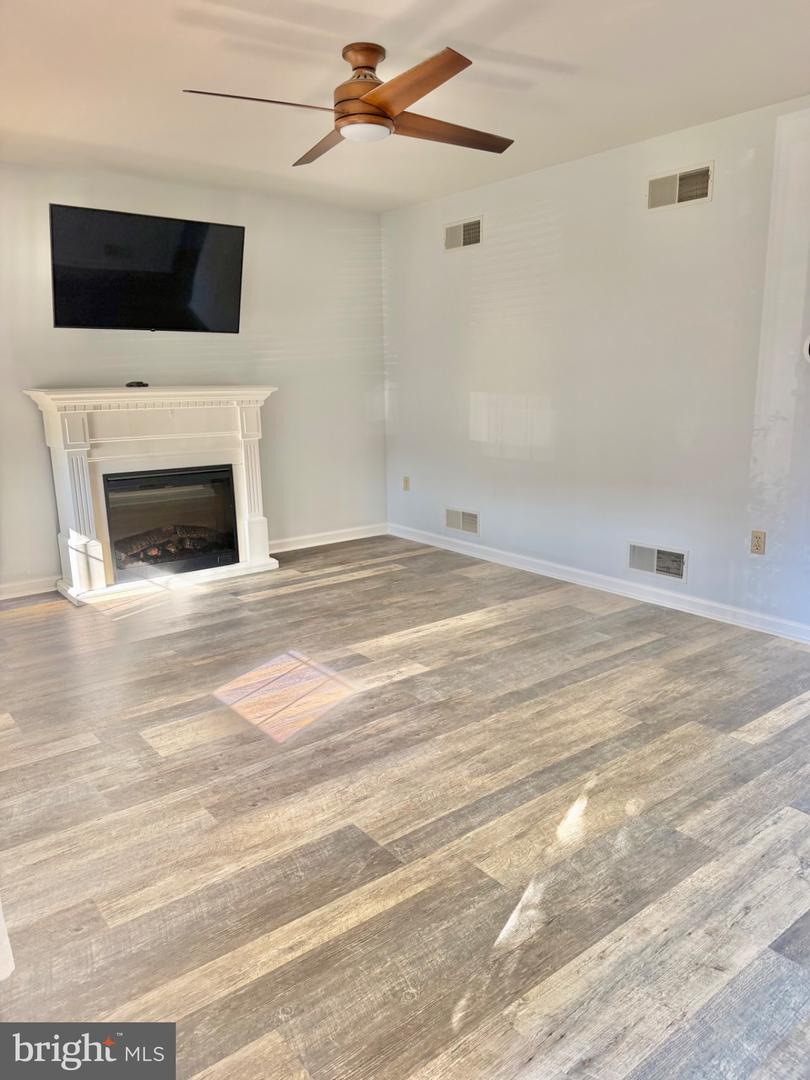 455 Peppermill Ln Property Photo 3