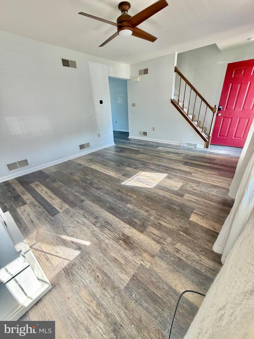 455 Peppermill Ln Property Photo 6