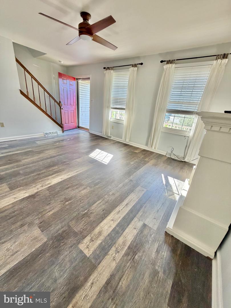 455 Peppermill Ln Property Photo 7