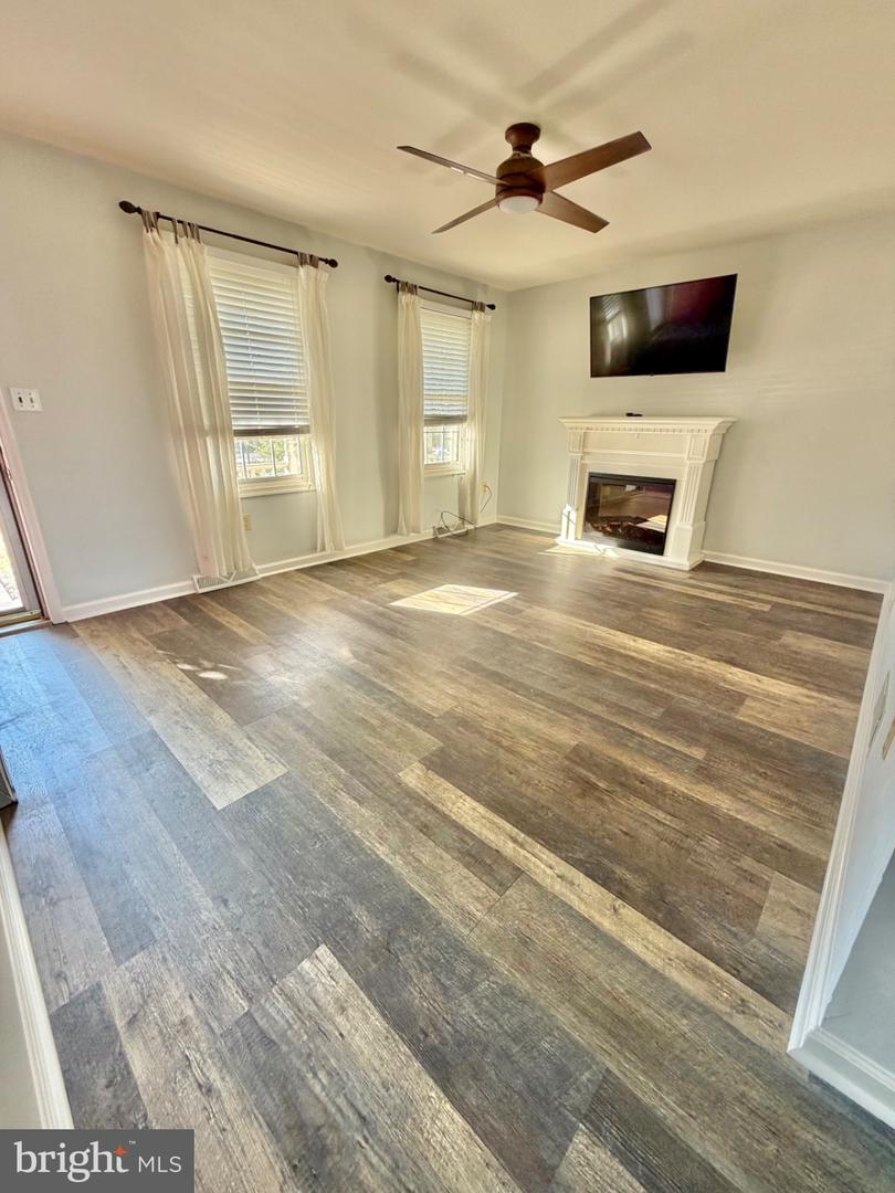 455 Peppermill Ln Property Photo 8