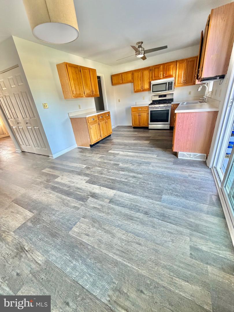 455 Peppermill Ln Property Photo 11