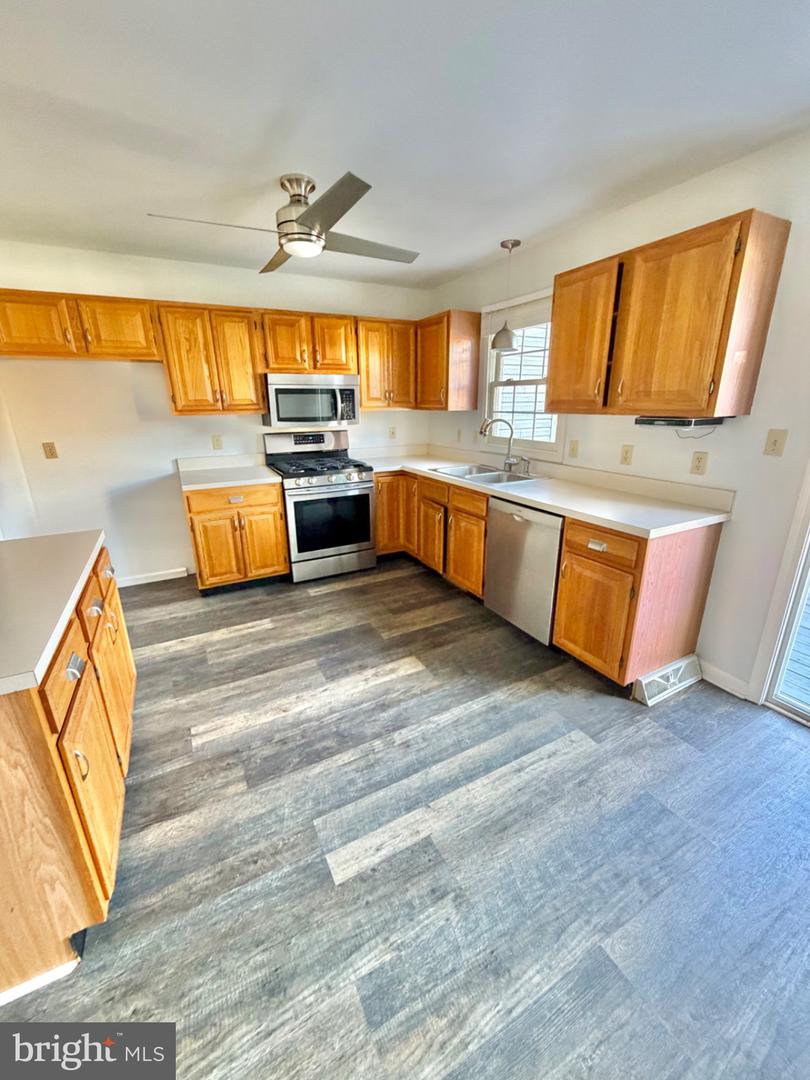 455 Peppermill Ln Property Photo 12
