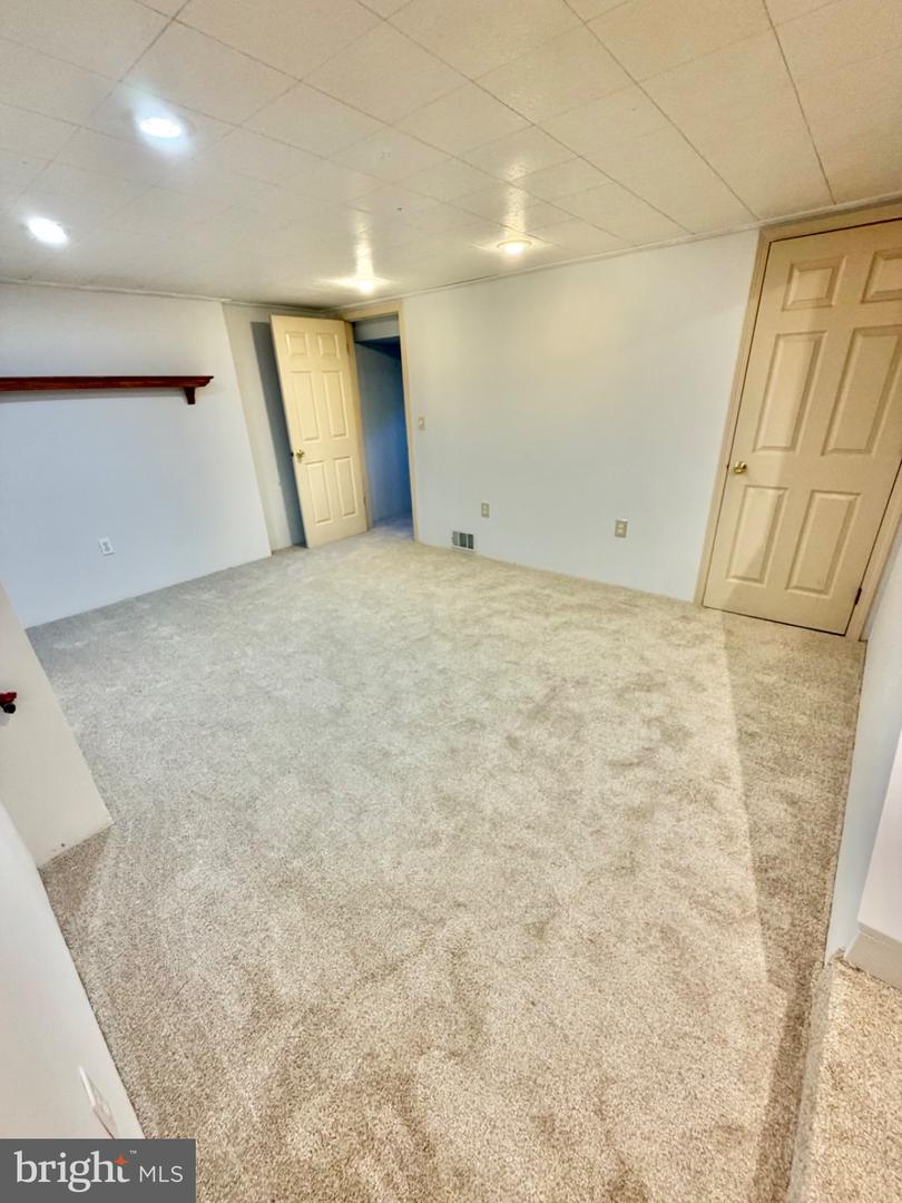 455 Peppermill Ln Property Photo 22