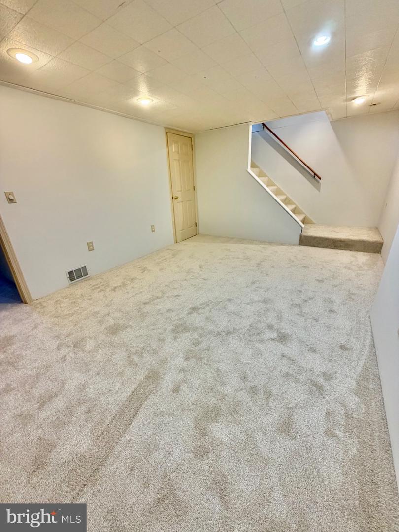 455 Peppermill Ln Property Photo 23