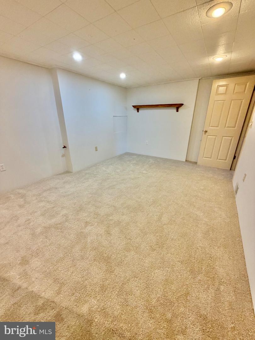 455 Peppermill Ln Property Photo 24