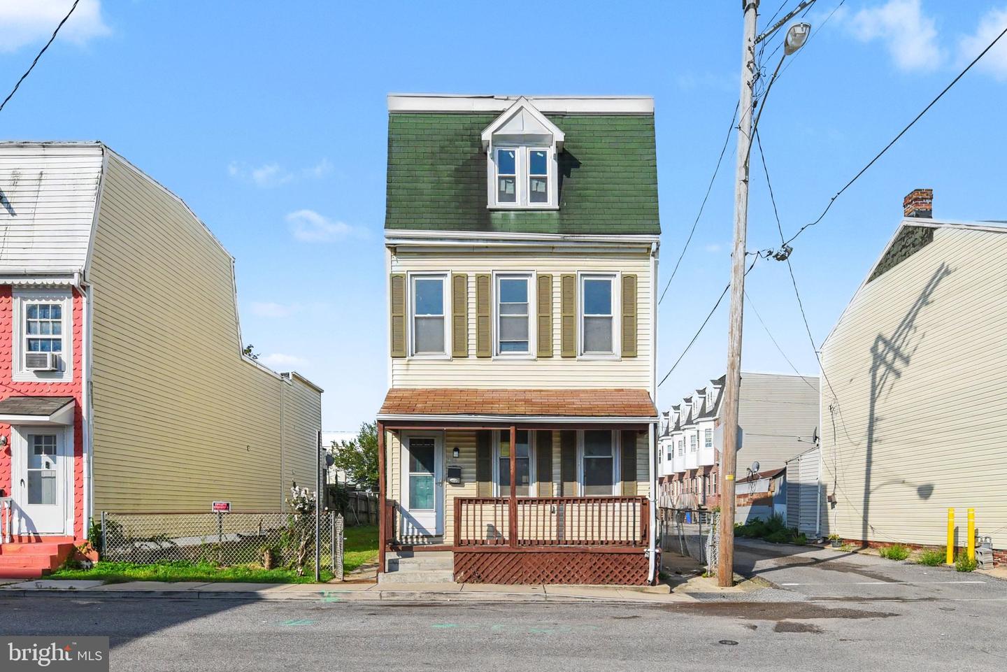 225 Green St Property Photo 1