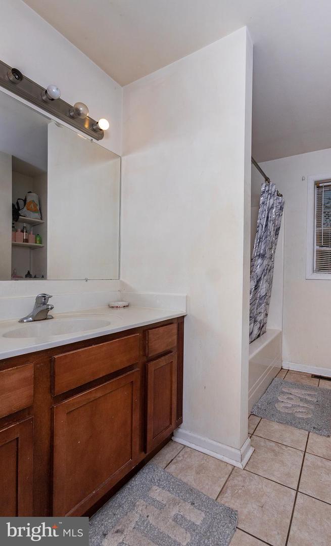 2 Property Photo 99