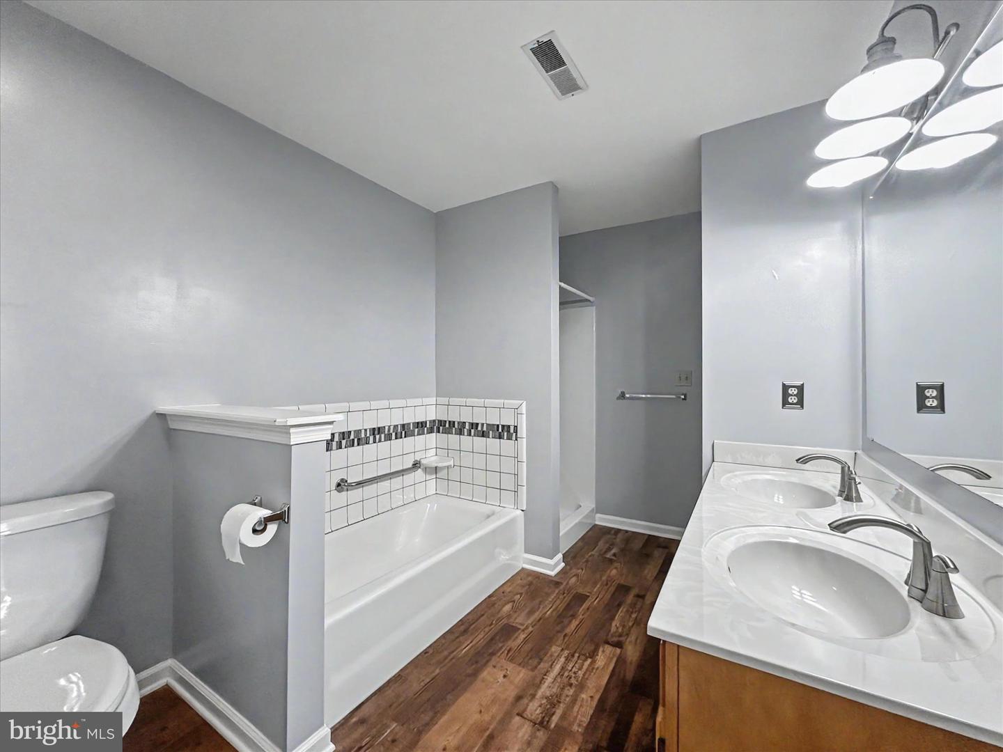 3371 Falcon Ln #21b Property Photo 6