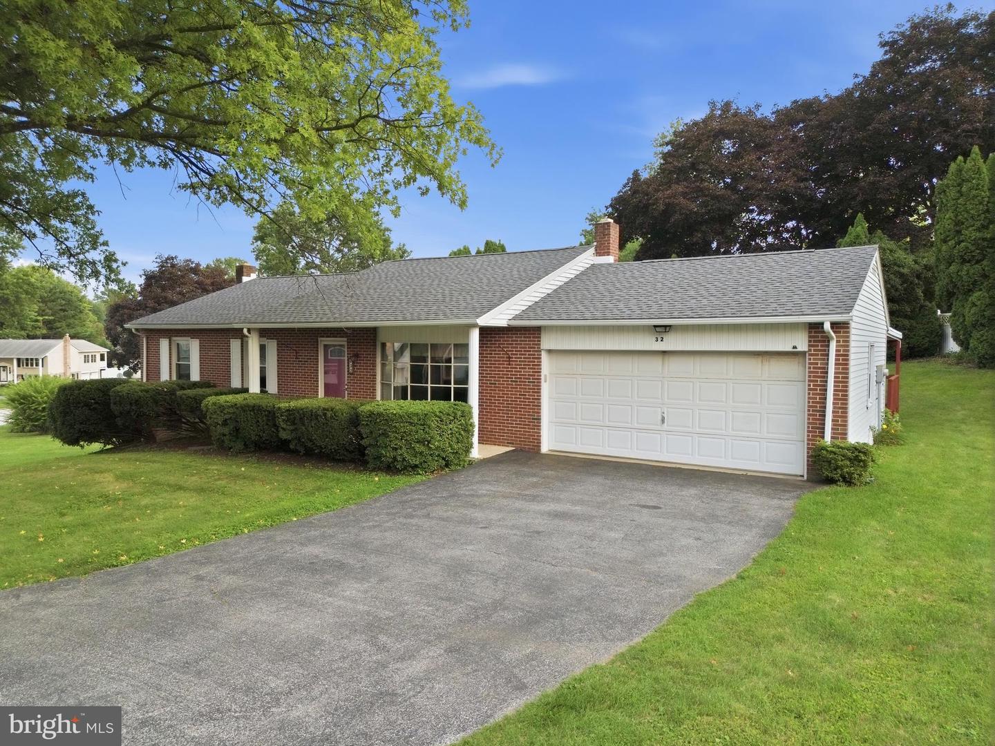 32 STRASSBURG CIR