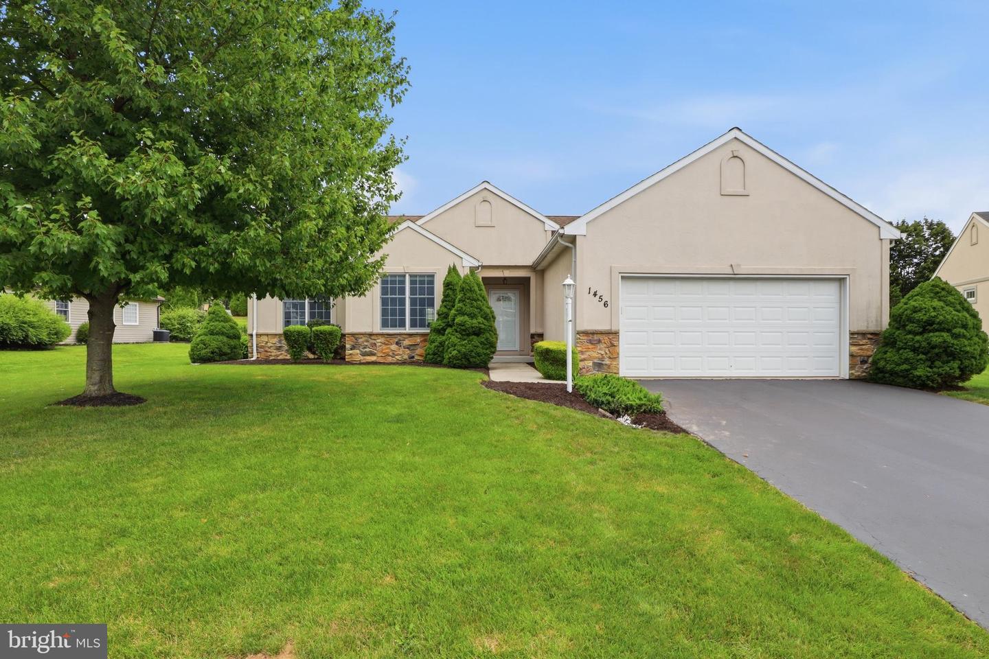 1456 Wheatfield Dr Property Photo 2