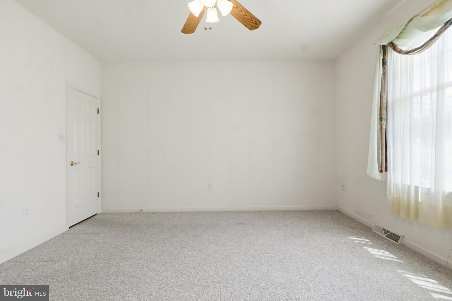 1456 Wheatfield Dr Property Photo 19