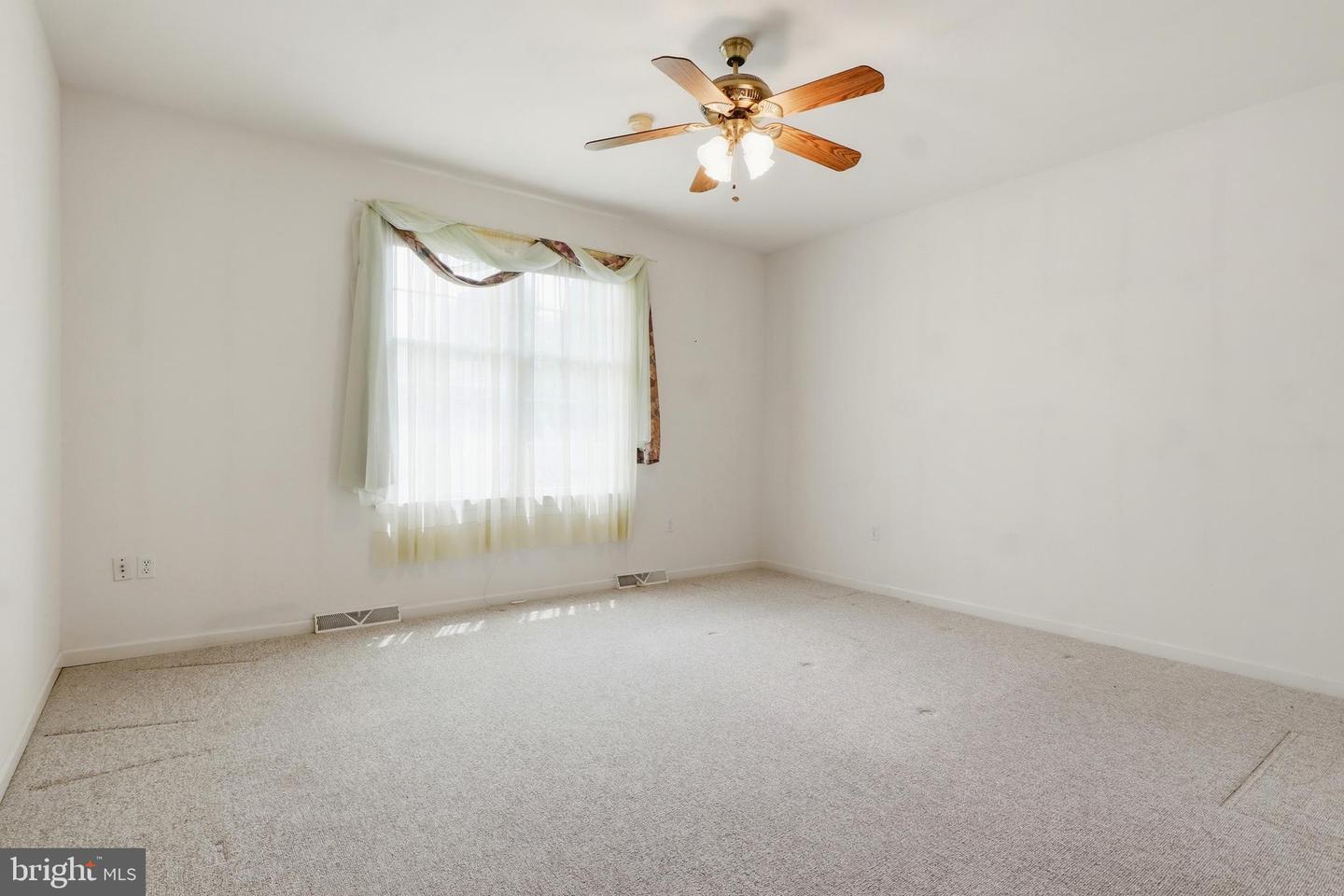 1456 Wheatfield Dr Property Photo 20