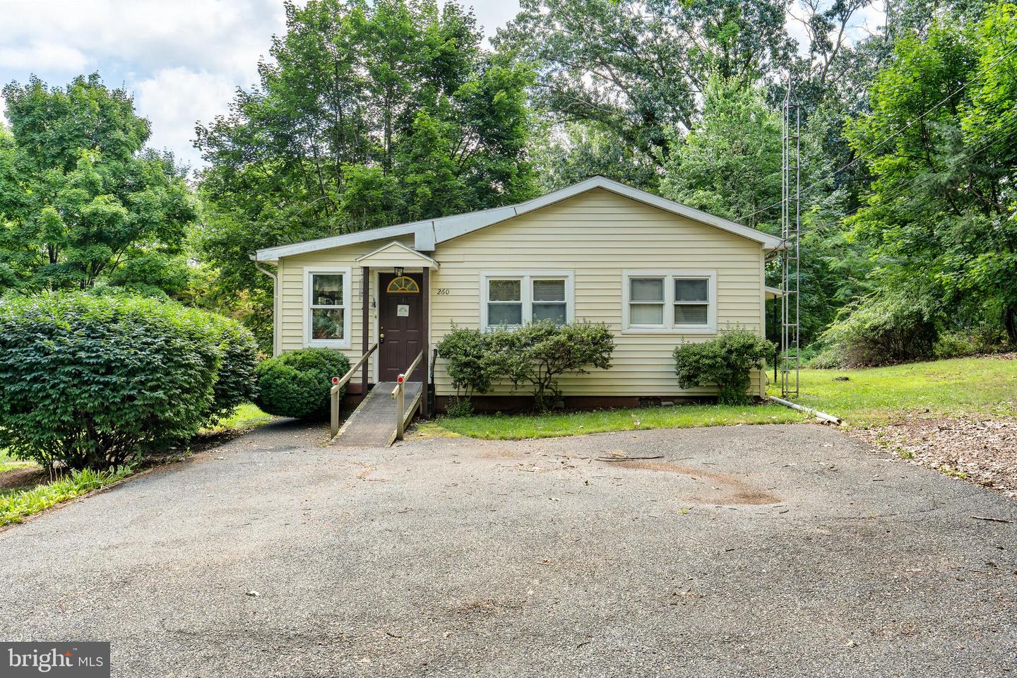260 Midway Rd Property Photo 1