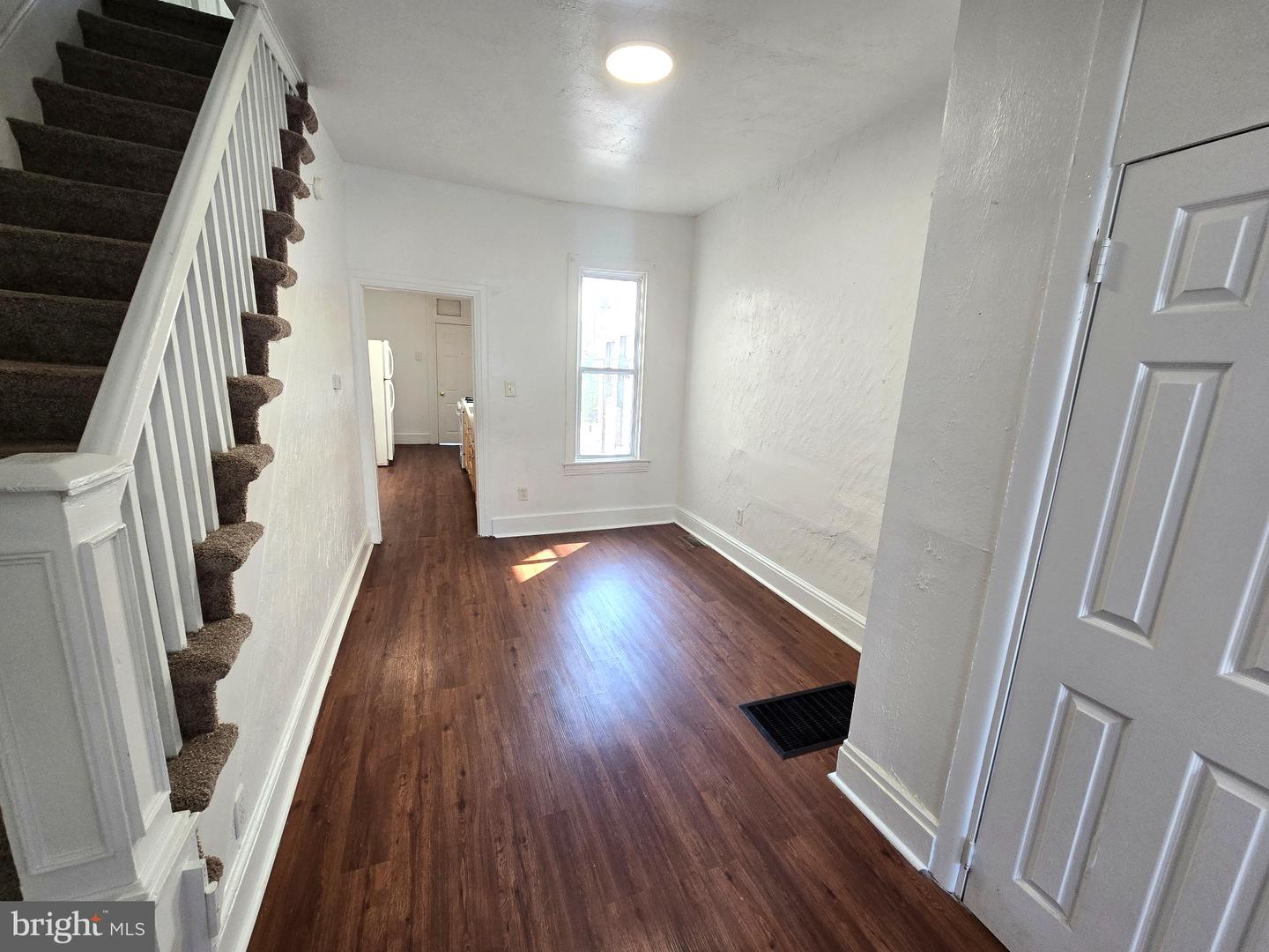 552 W Princess St Property Photo 5