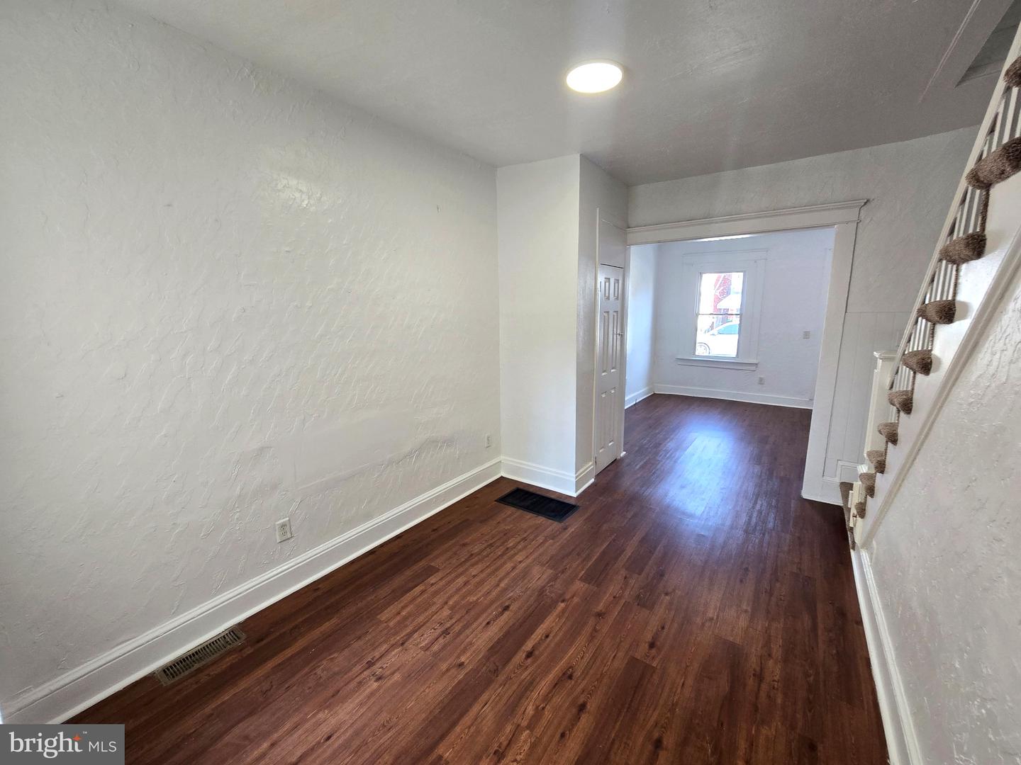 552 W Princess St Property Photo 6