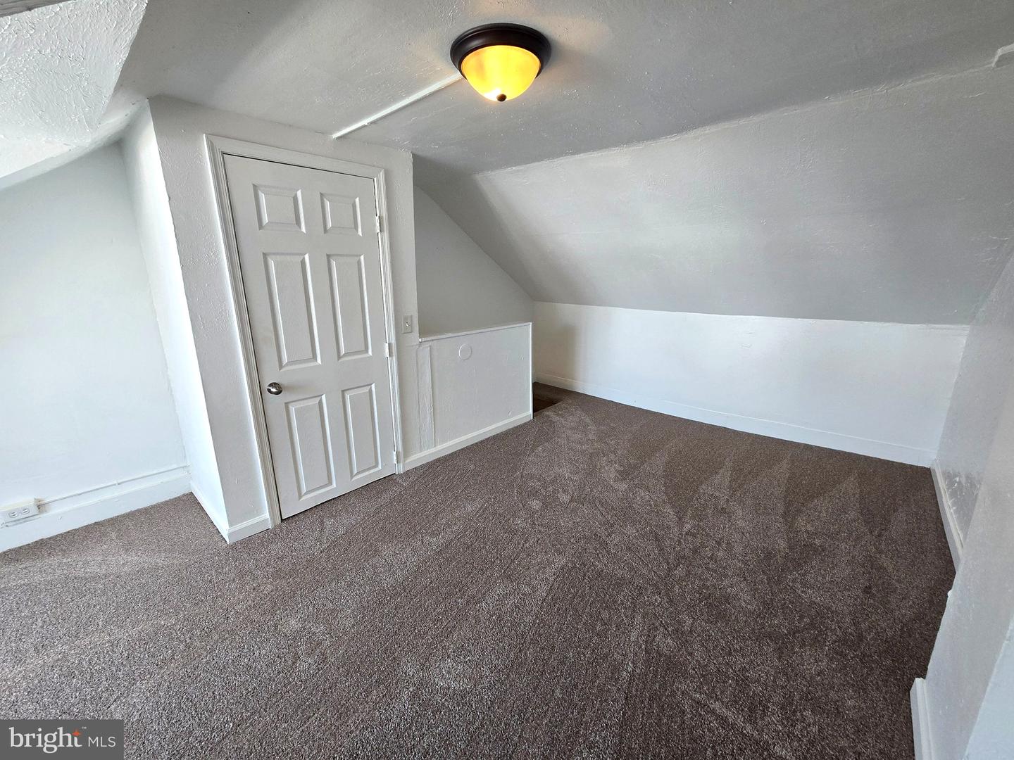 552 W Princess St Property Photo 7