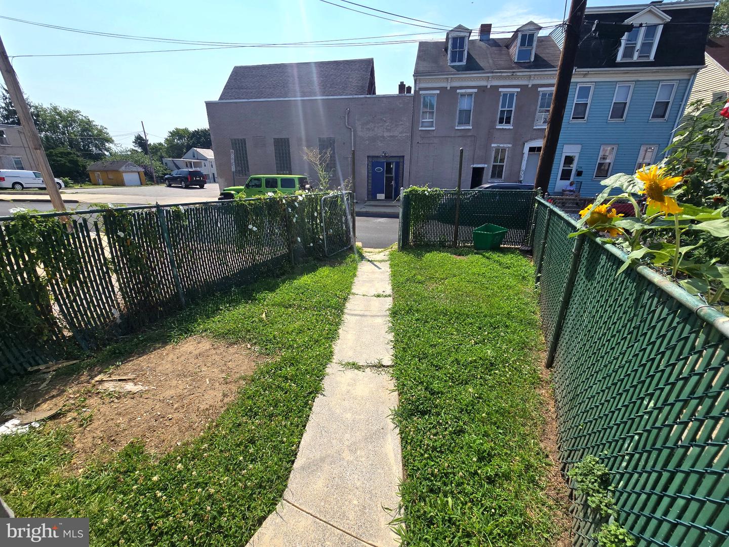 552 W Princess St Property Photo 18