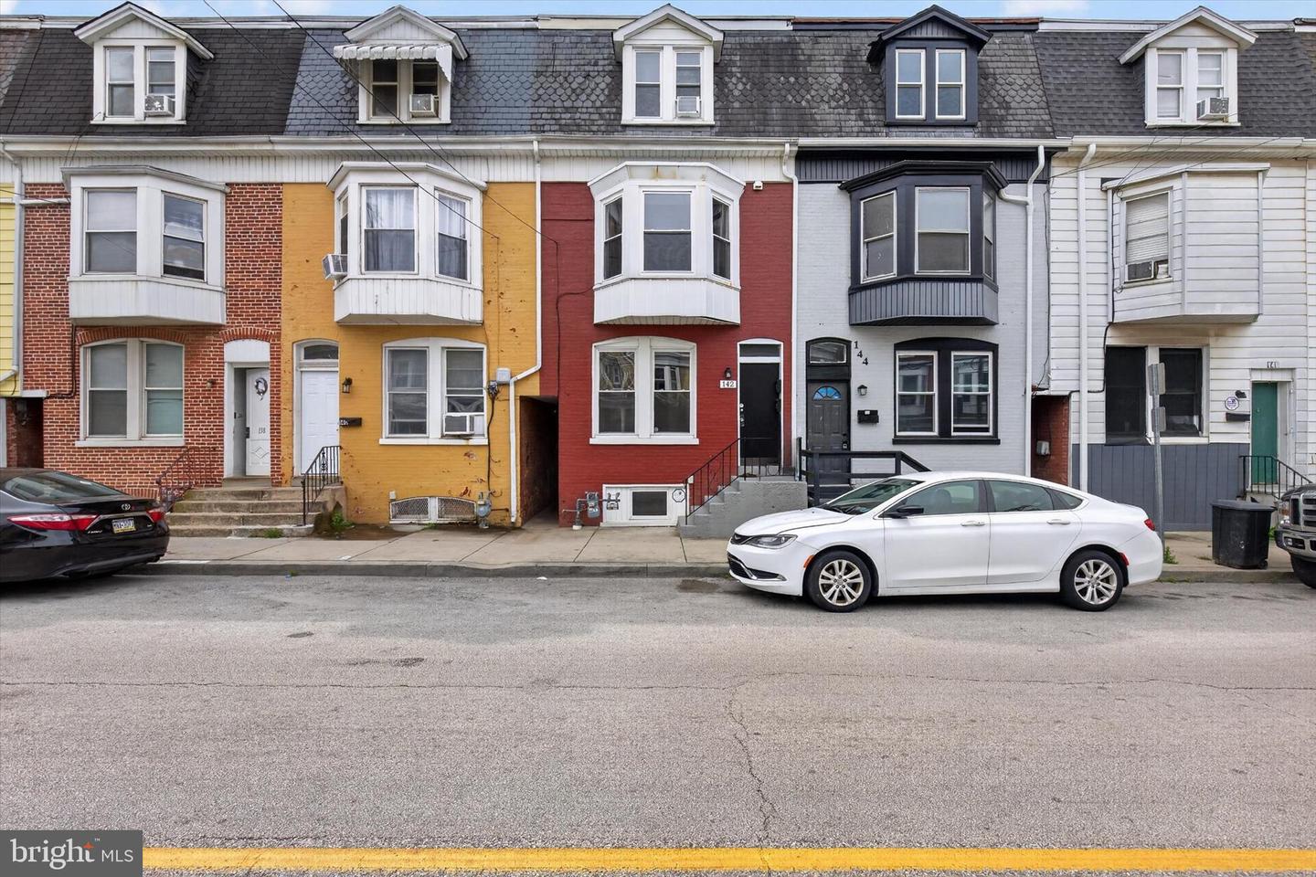 142 W JACKSON ST