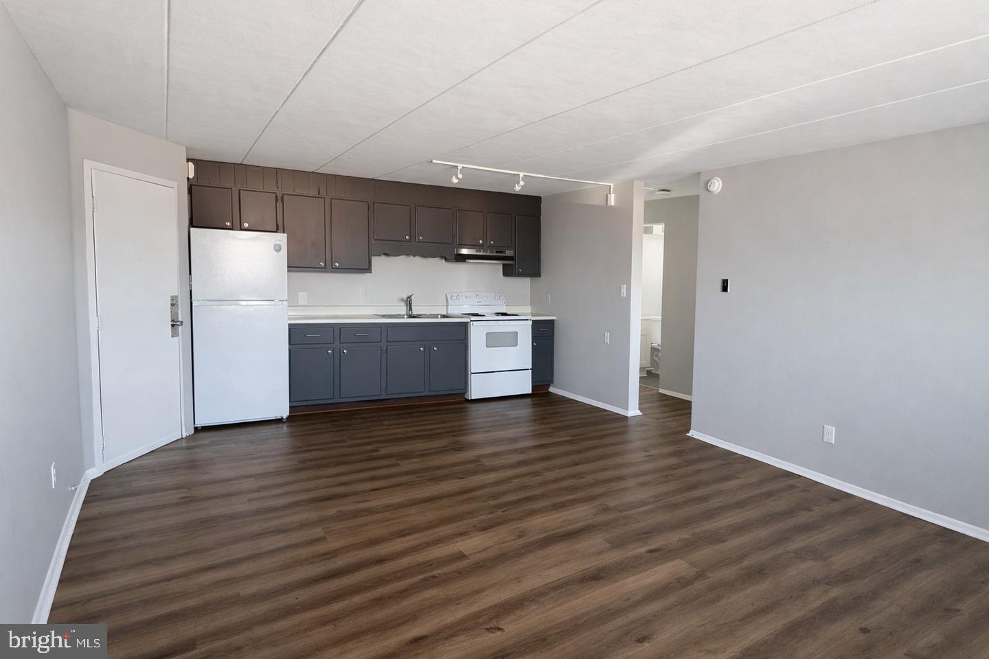 403 N Newberry St #304 Property Photo 7