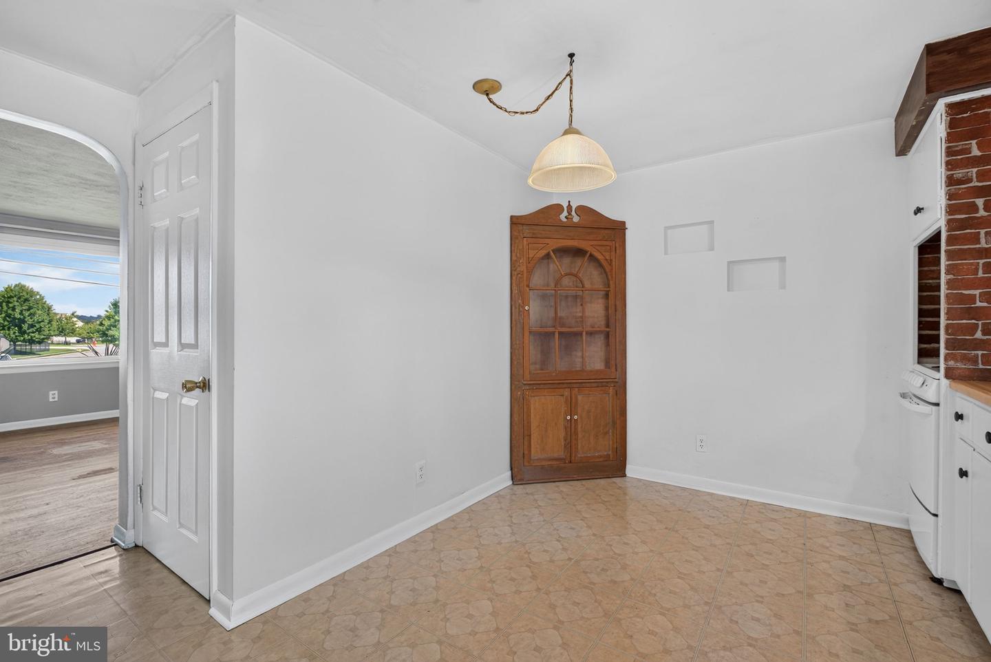 570 Manor Rd Property Photo 11