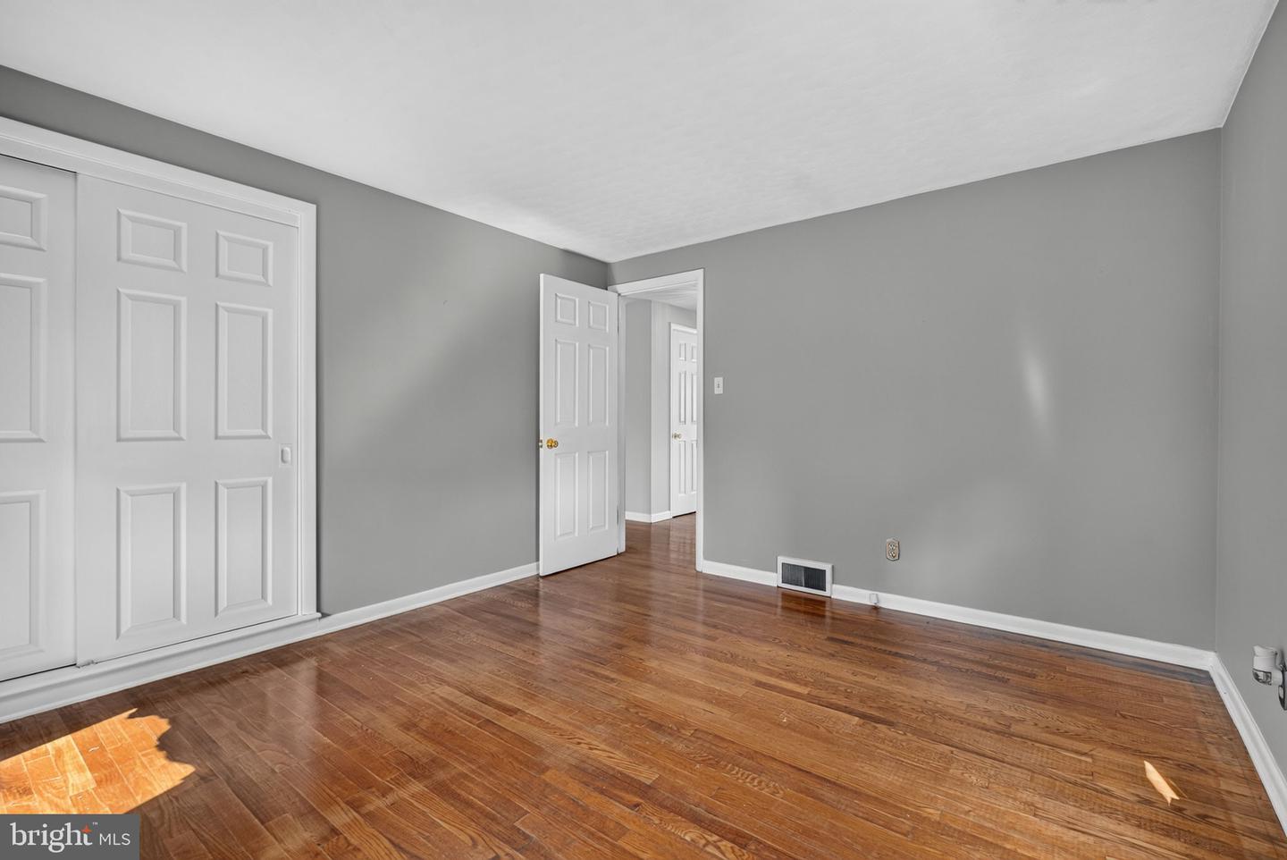 570 Manor Rd Property Photo 15