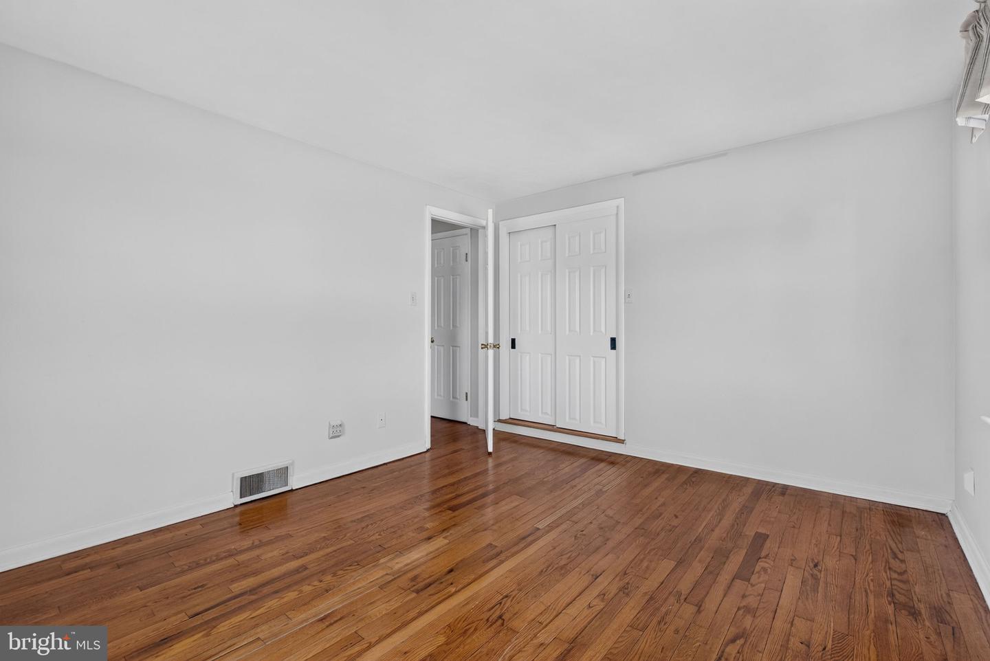 570 Manor Rd Property Photo 17