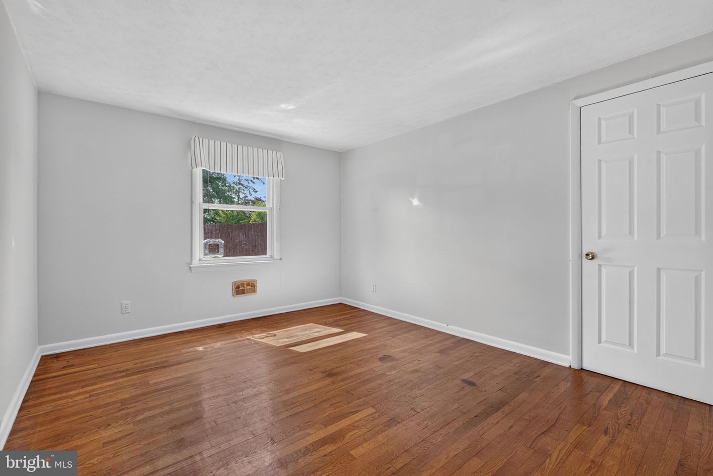 570 Manor Rd Property Photo 18
