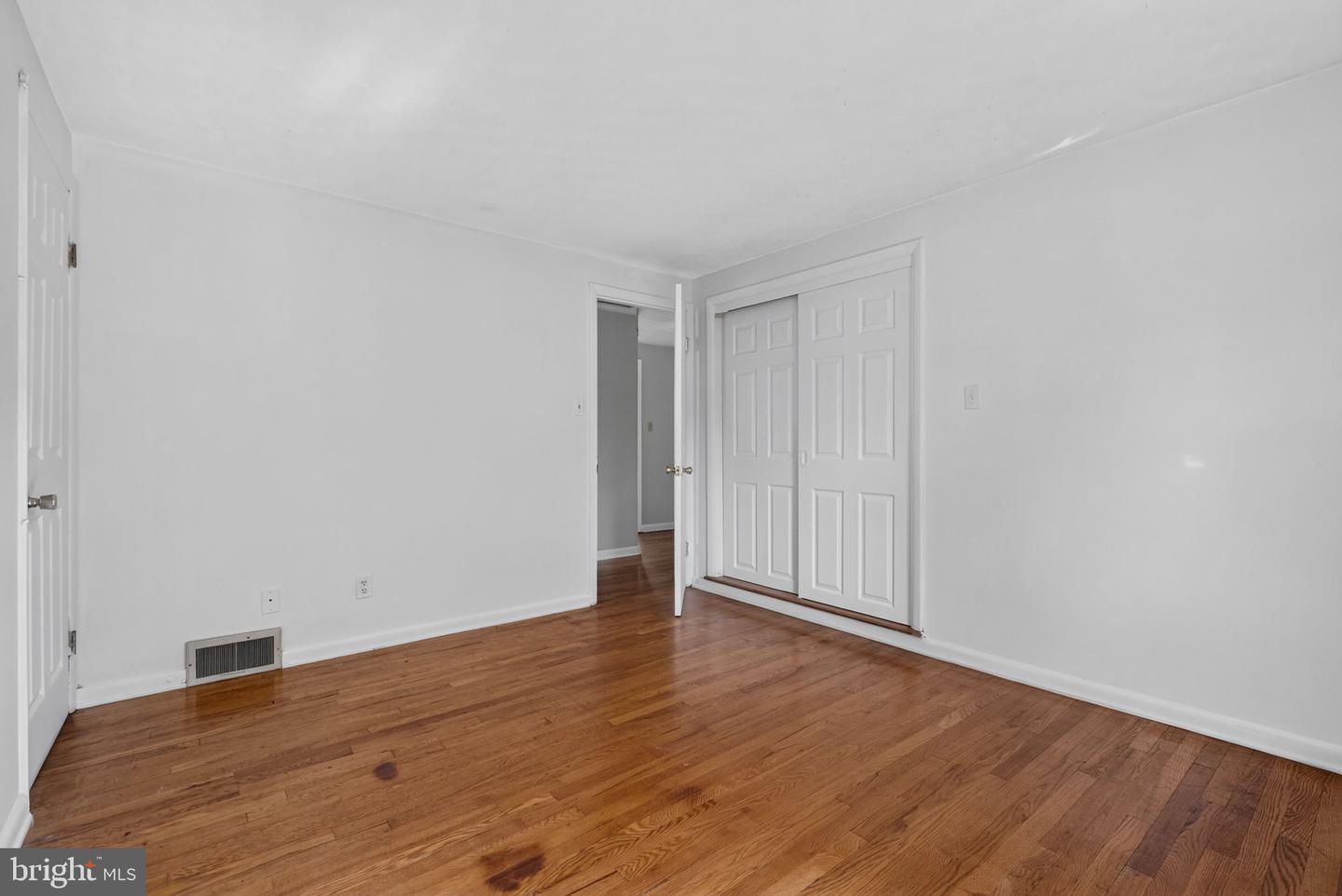 570 Manor Rd Property Photo 19