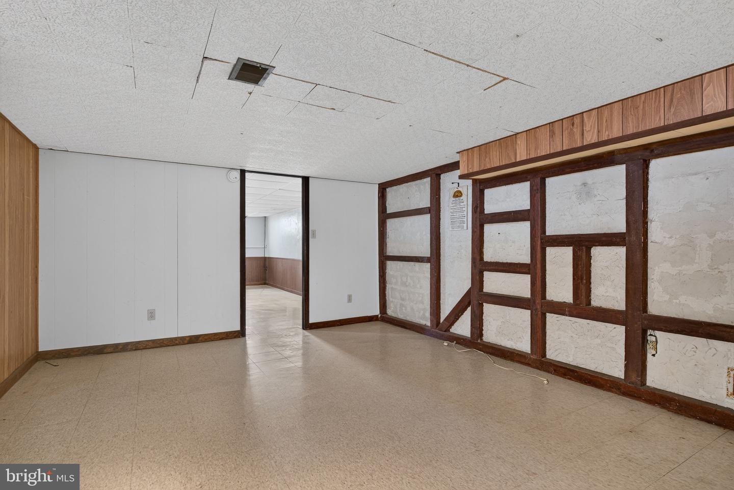 570 Manor Rd Property Photo 23