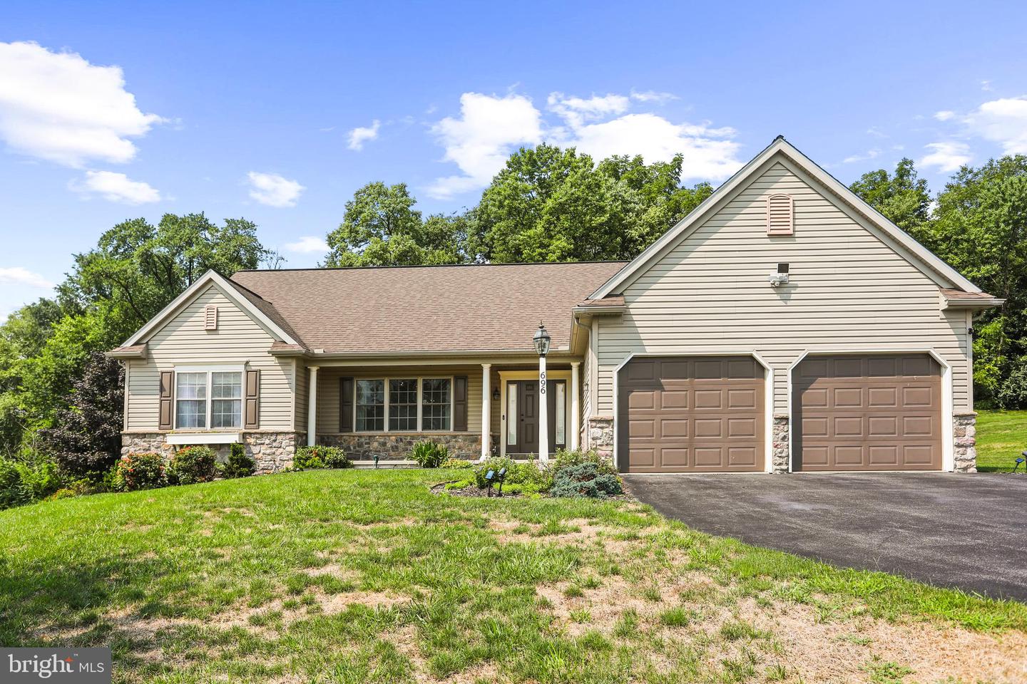 696 Rishel Dr Property Photo 1