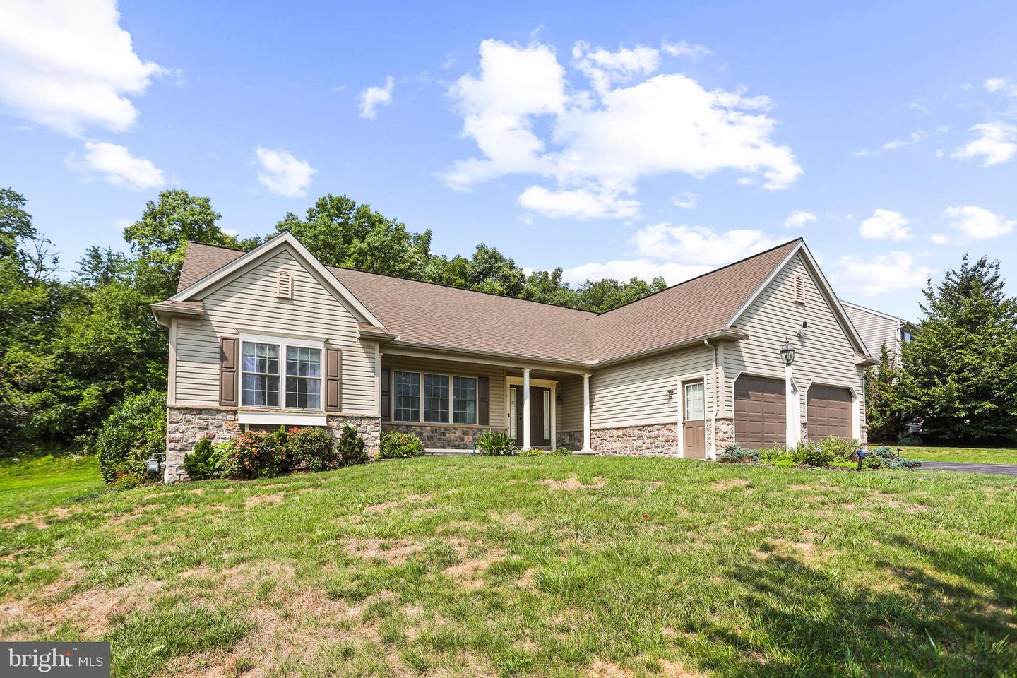 696 Rishel Dr Property Photo 2