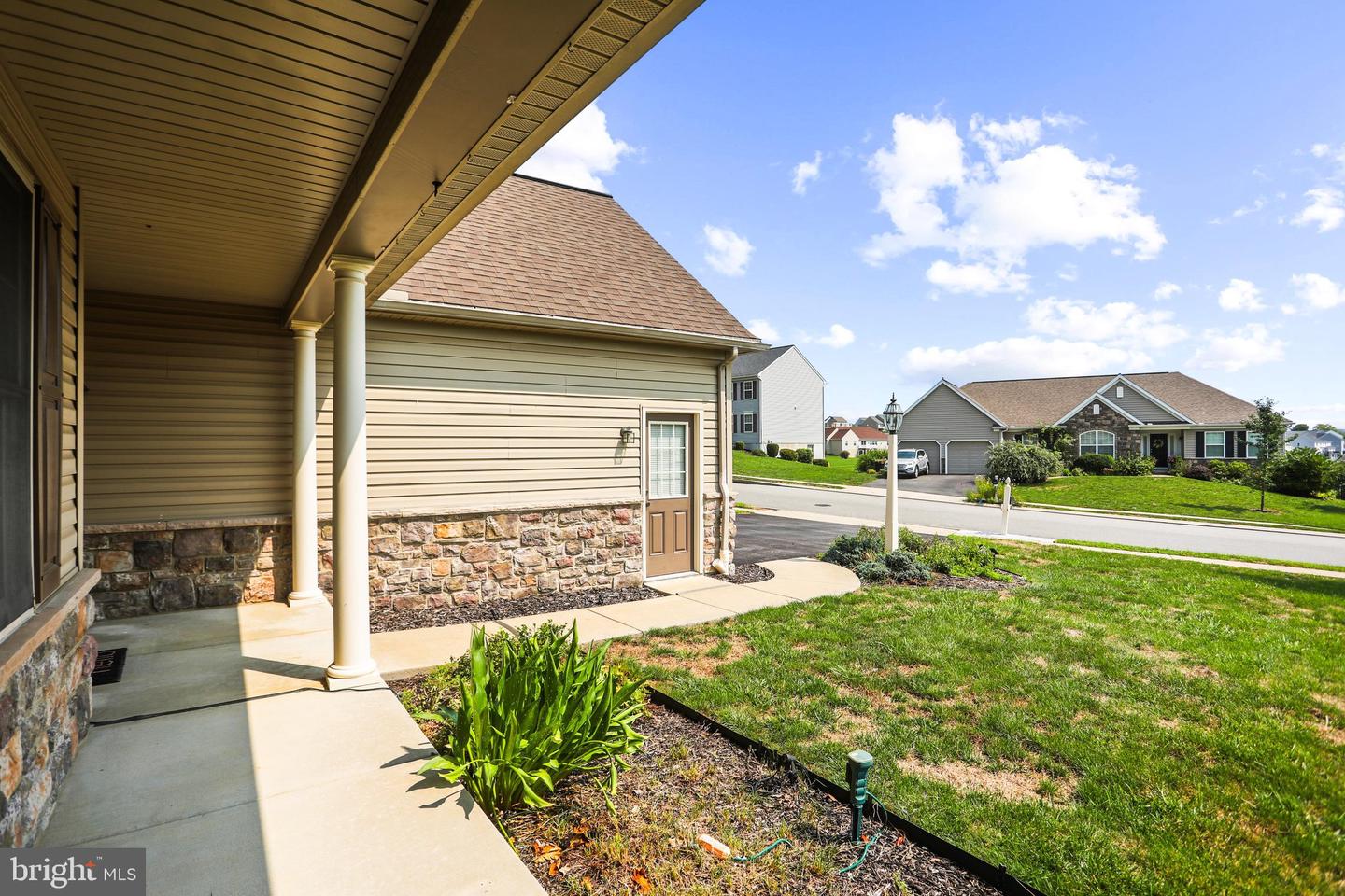 696 Rishel Dr Property Photo 4